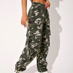 Camo Print Flap Pocket Buckle Detail Cargo Jeans